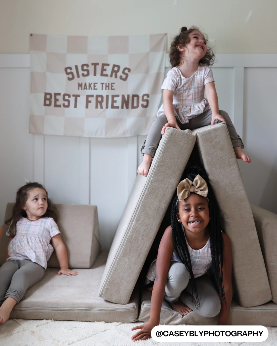 Sisters Make The Best Friends Banner - Image 3
